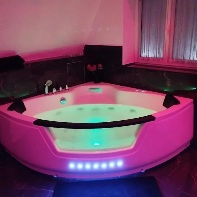 La Suite Miroir, Love Room Bouc-Bel-Air Appartement