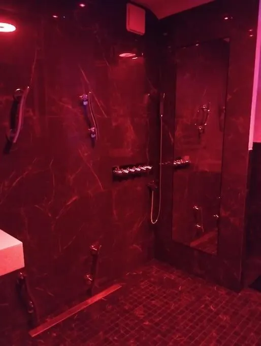 La Suite Miroir, Love Room Bouc-Bel-Air Appartement