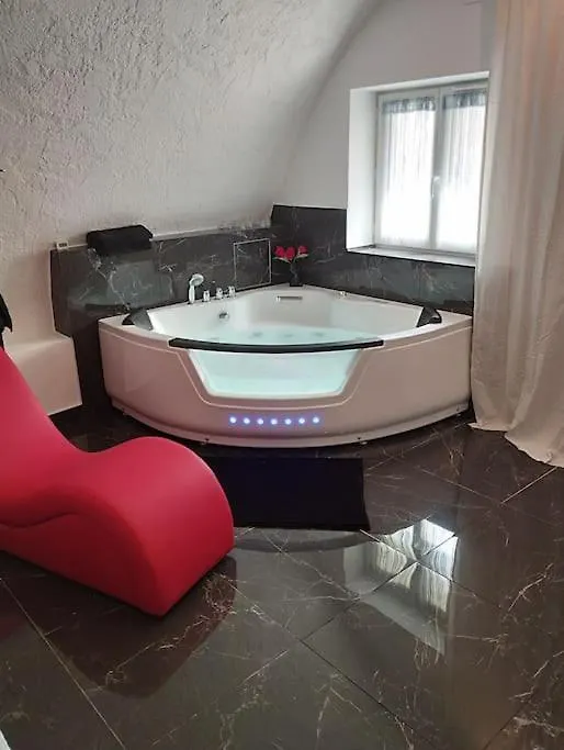 La Suite Miroir, Love Room Bouc-Bel-Air France