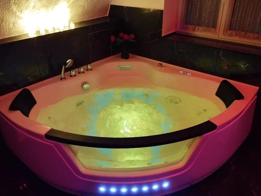 La Suite Miroir, Love Room Bouc-Bel-Air