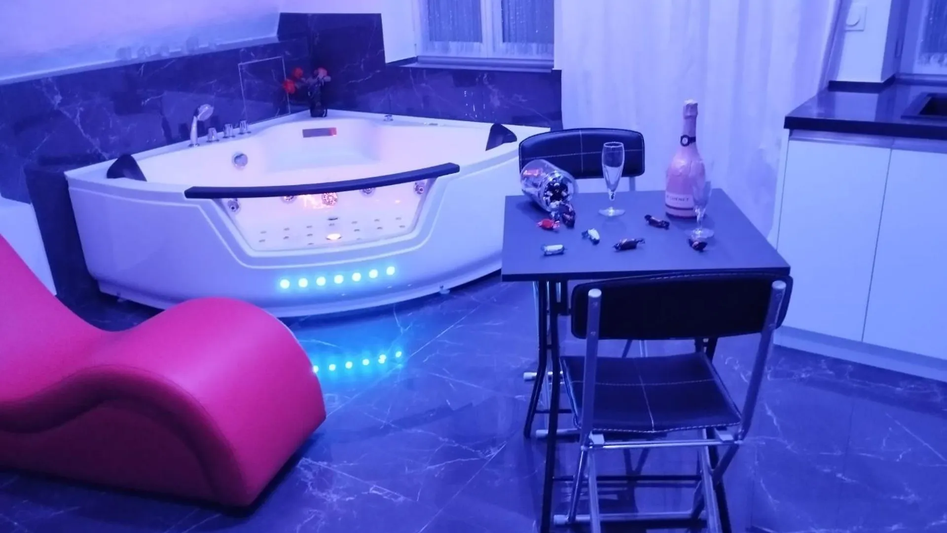 La Suite Miroir, Love Room Bouc-Bel-Air